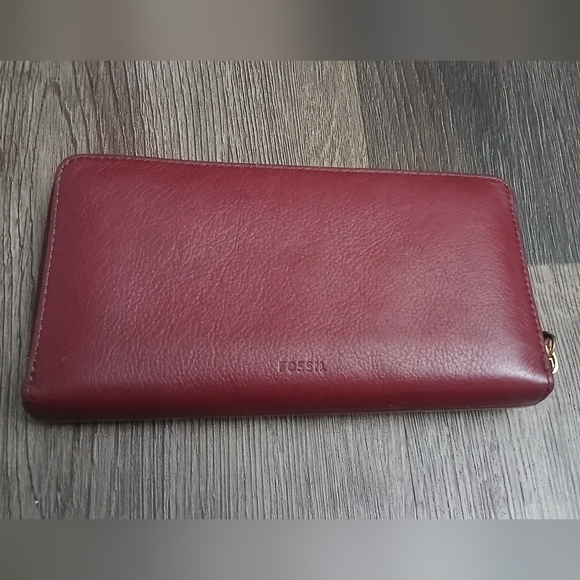 Fossil Burgandy Red Wine Wallet - Picture 1 of 8